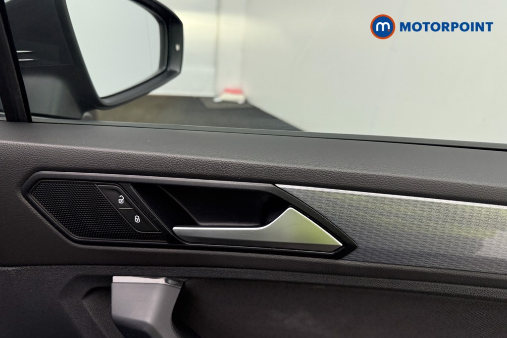 Volkswagen Tiguan Life Manual Petrol SUV - Stock Number (1627280) - 18th supplementary image
