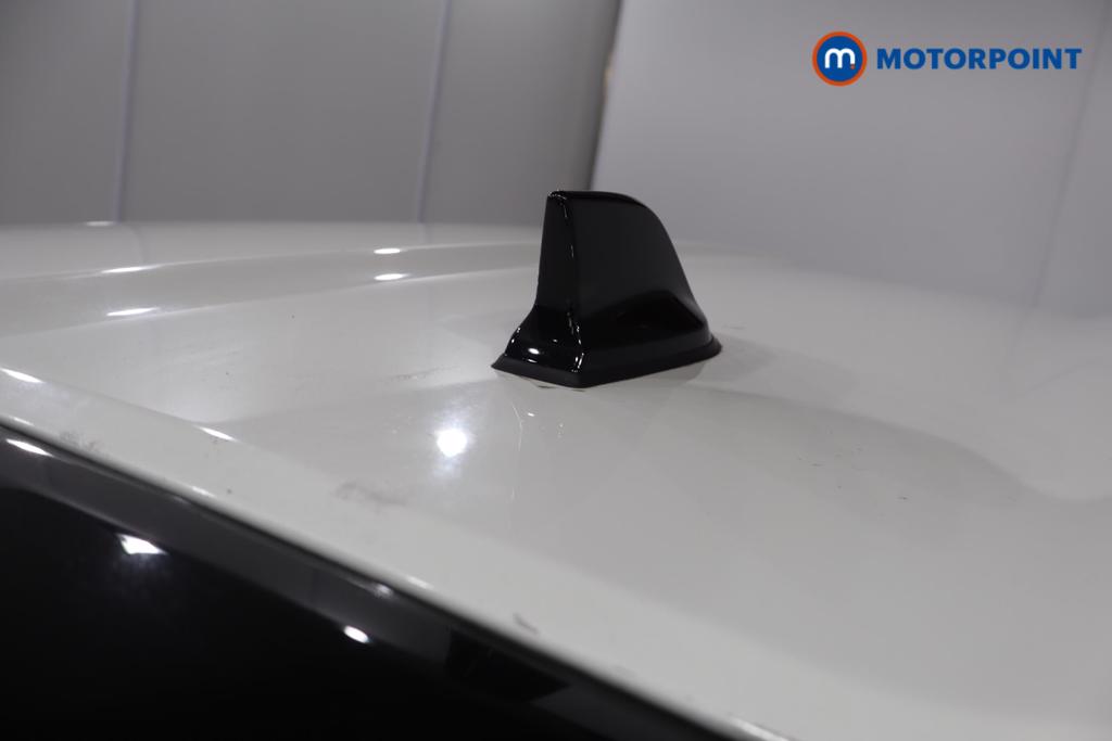 Nissan Juke N-Connecta Manual Petrol SUV - Stock Number (1627330) - 4th supplementary image