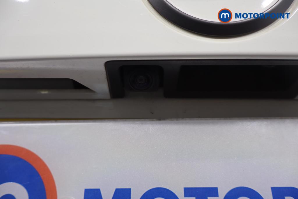 Nissan Juke N-Connecta Manual Petrol SUV - Stock Number (1627330) - 5th supplementary image