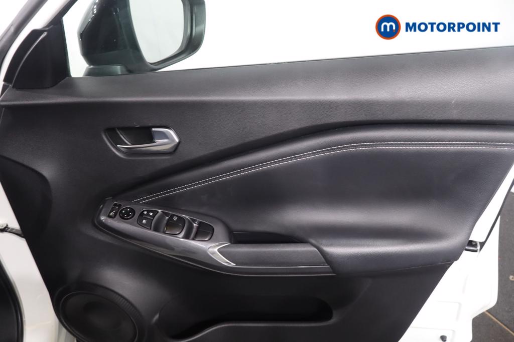 Nissan Juke N-Connecta Manual Petrol SUV - Stock Number (1627330) - 11th supplementary image