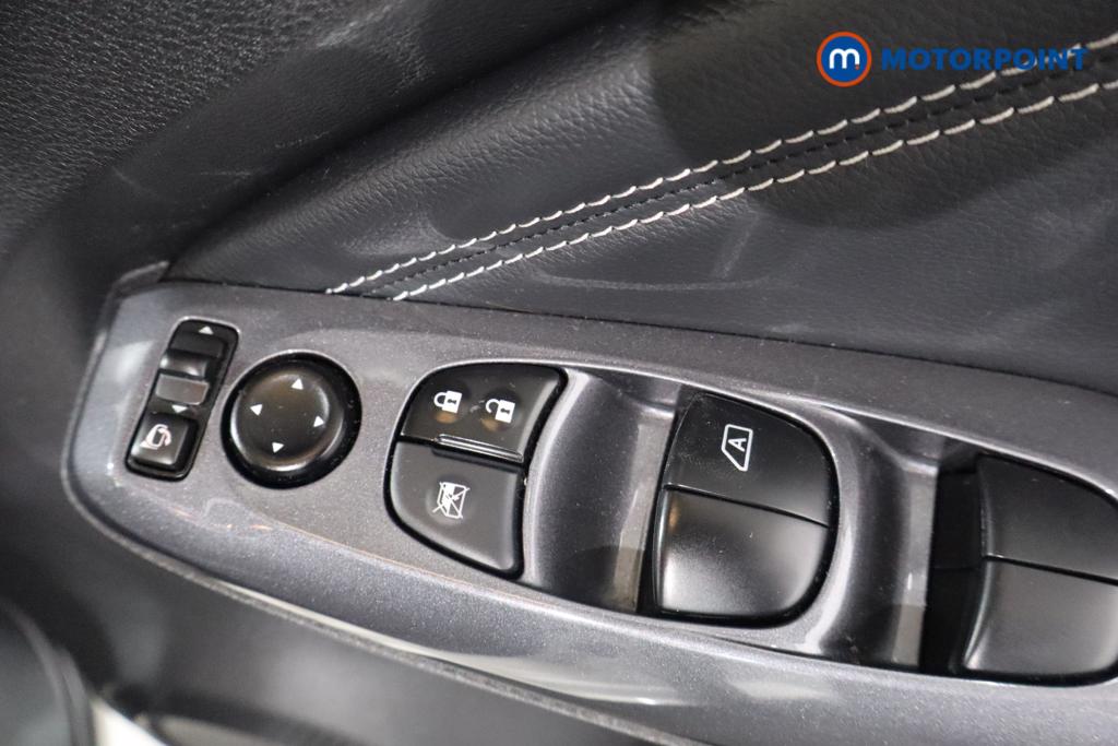 Nissan Juke N-Connecta Manual Petrol SUV - Stock Number (1627330) - 12th supplementary image