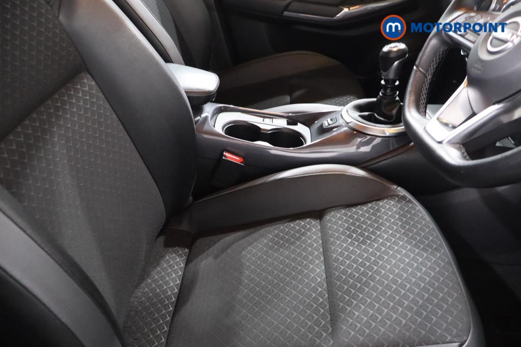 Nissan Juke N-Connecta Manual Petrol SUV - Stock Number (1627330) - 13th supplementary image