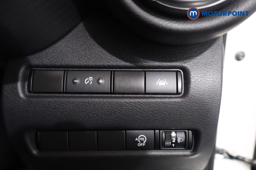 Nissan Juke N-Connecta Manual Petrol SUV - Stock Number (1627330) - 14th supplementary image