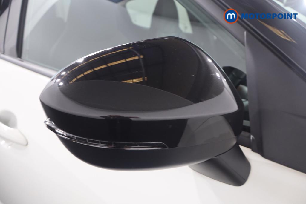 Nissan Juke N-Connecta Manual Petrol SUV - Stock Number (1627330) - 22nd supplementary image