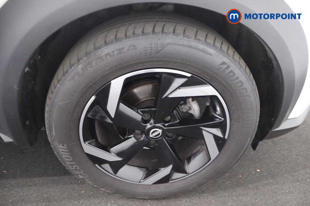 Nissan Juke N-Connecta Manual Petrol SUV - Stock Number (1627330) - 23rd supplementary image