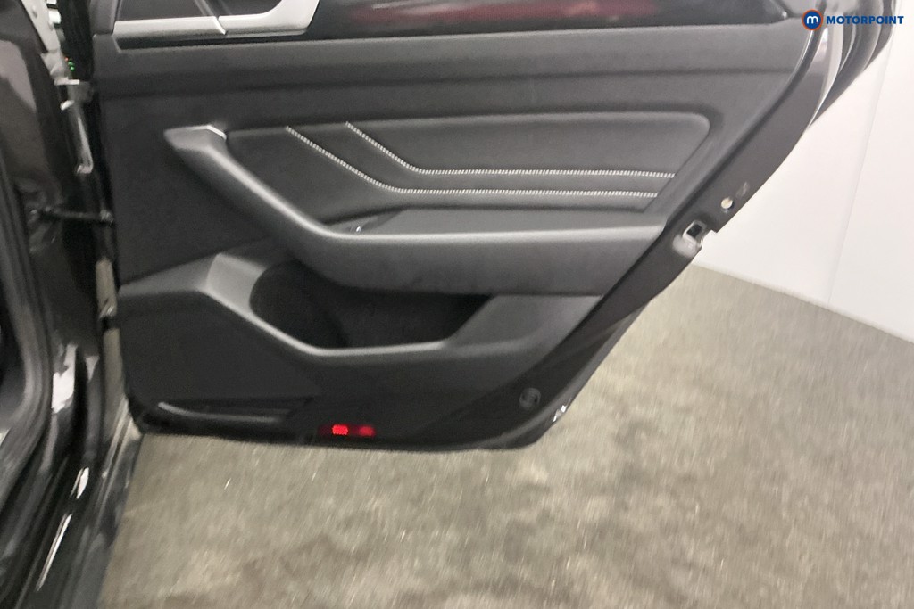 Volkswagen Arteon R-Line Automatic Petrol Estate - Stock Number (1629237) - 31st supplementary image
