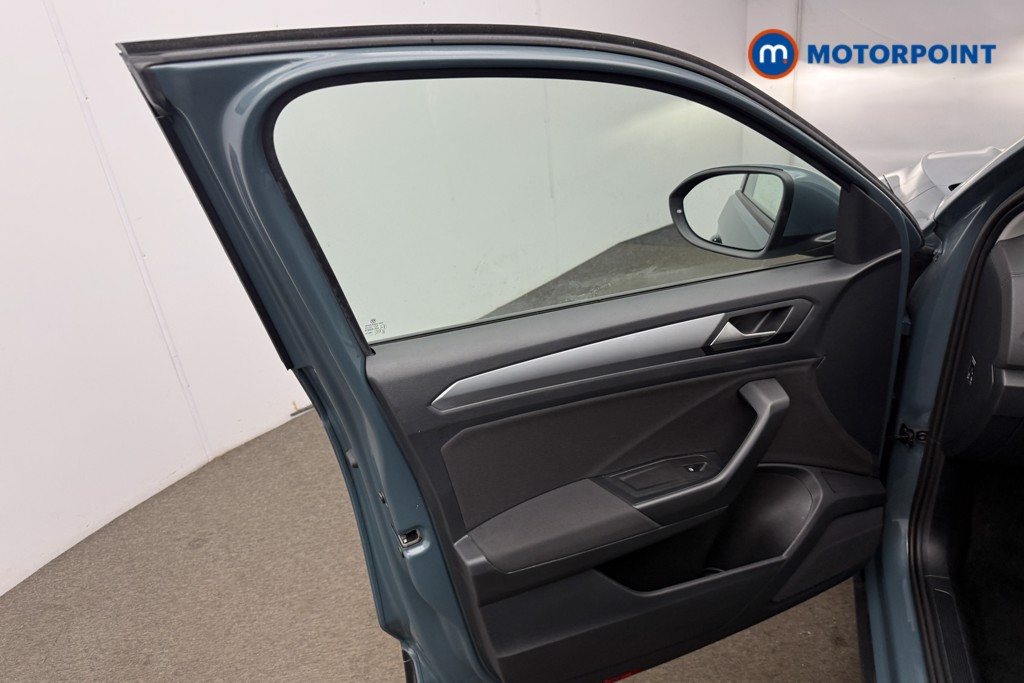 Volkswagen T-Roc Life Manual Petrol SUV - Stock Number (1630734) - 4th supplementary image