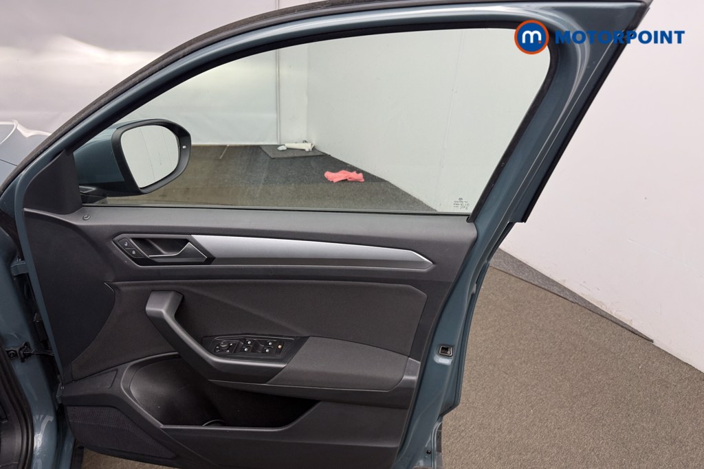 Volkswagen T-Roc Life Manual Petrol SUV - Stock Number (1630734) - 16th supplementary image