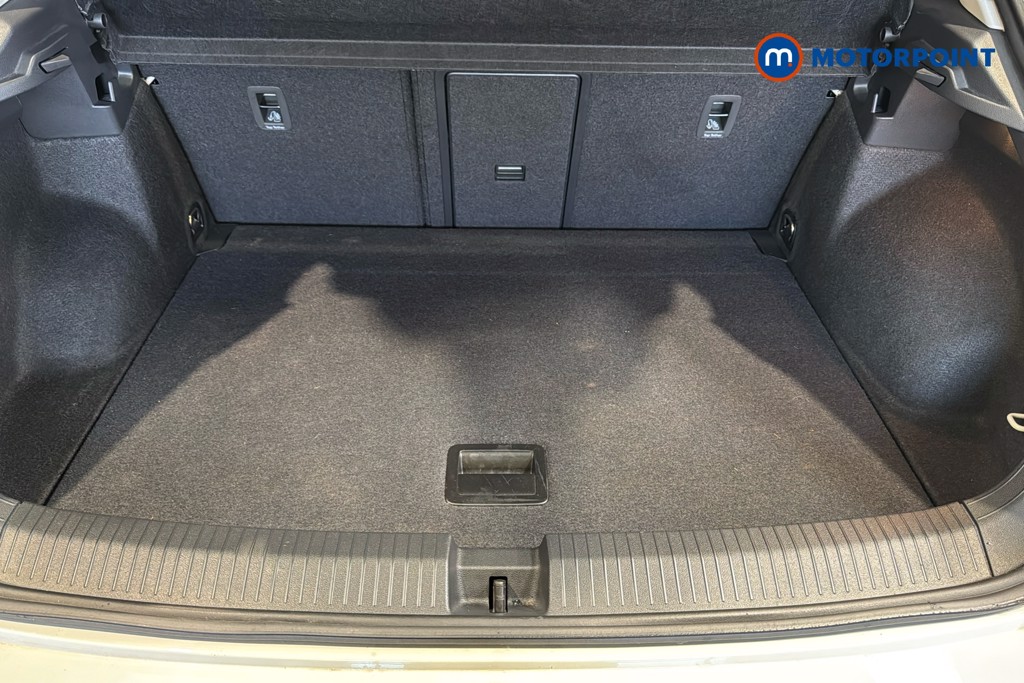 Volkswagen T-Roc Match Manual Petrol SUV - Stock Number (1631750) - 33rd supplementary image