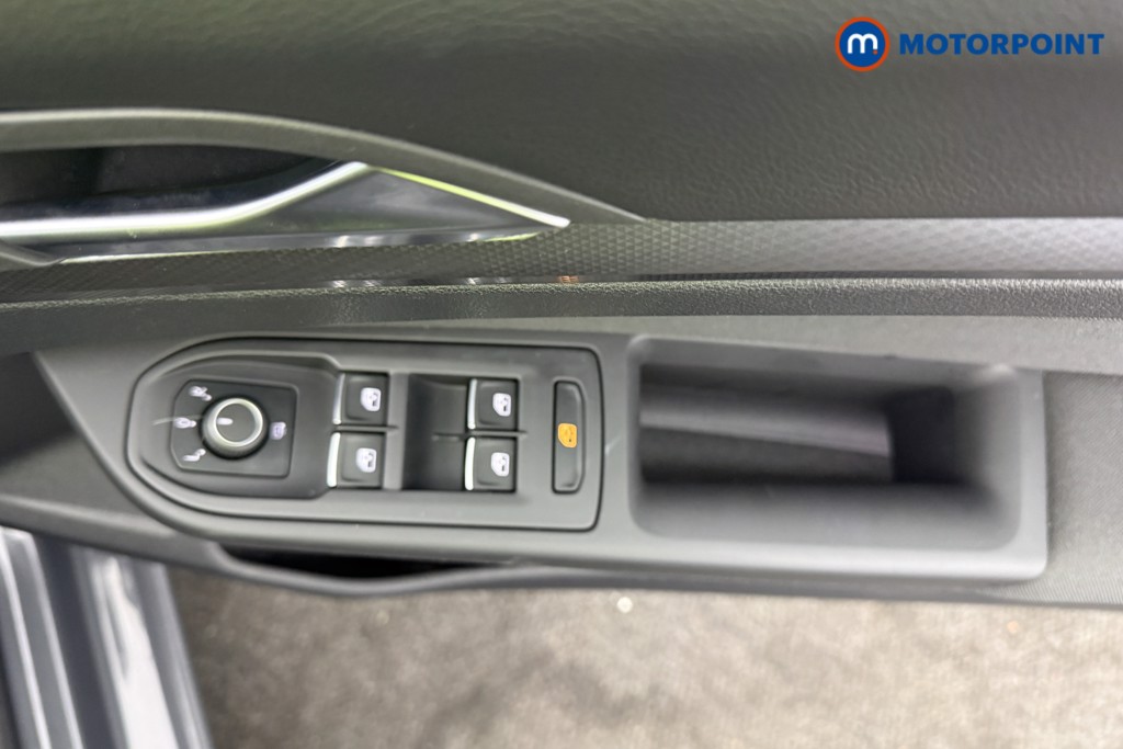 Volkswagen Golf Active Manual Petrol Hatchback - Stock Number (1631998) - 13th supplementary image