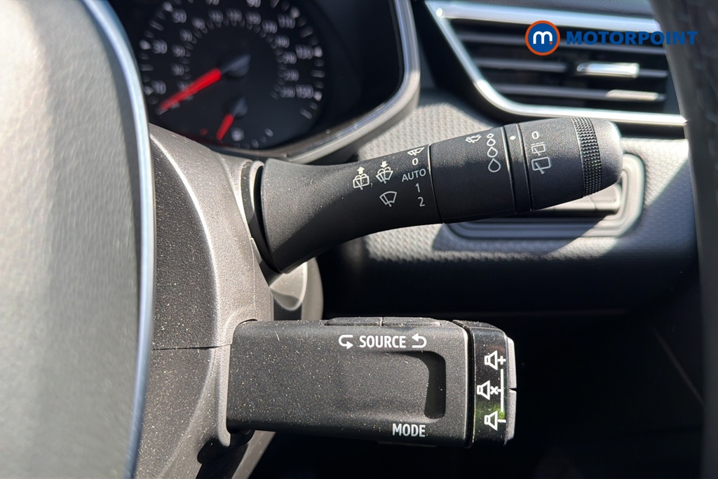 Renault Clio Iconic Edition Manual Petrol Hatchback - Stock Number (1633516) - 6th supplementary image