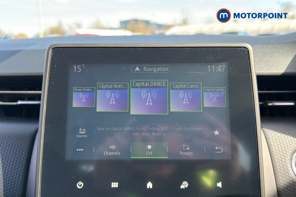 Renault Clio Iconic Edition Manual Petrol Hatchback - Stock Number (1633516) - 8th supplementary image