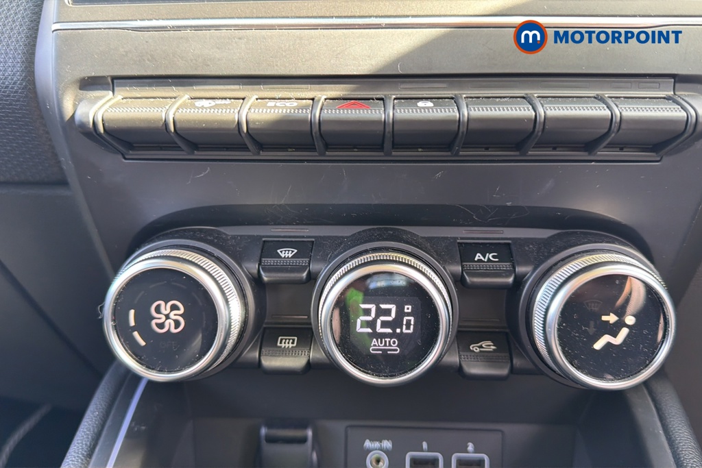 Renault Clio Iconic Edition Manual Petrol Hatchback - Stock Number (1633516) - 12th supplementary image