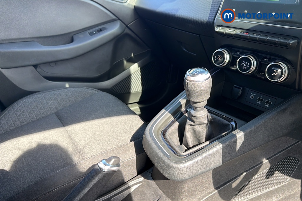 Renault Clio Iconic Edition Manual Petrol Hatchback - Stock Number (1633516) - 15th supplementary image