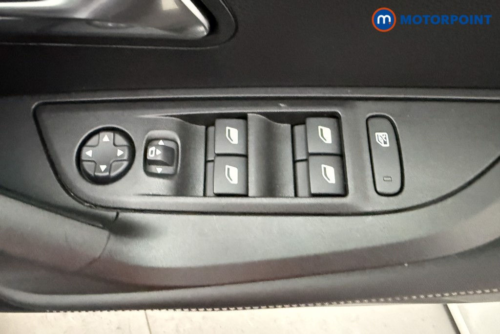 Peugeot 2008 Allure Manual Petrol SUV - Stock Number (1624957) - 16th supplementary image
