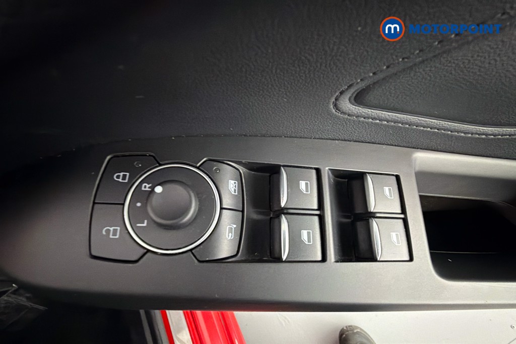 Ford Focus St-Line Vignale Automatic Diesel Hatchback - Stock Number (1629153) - 20th supplementary image