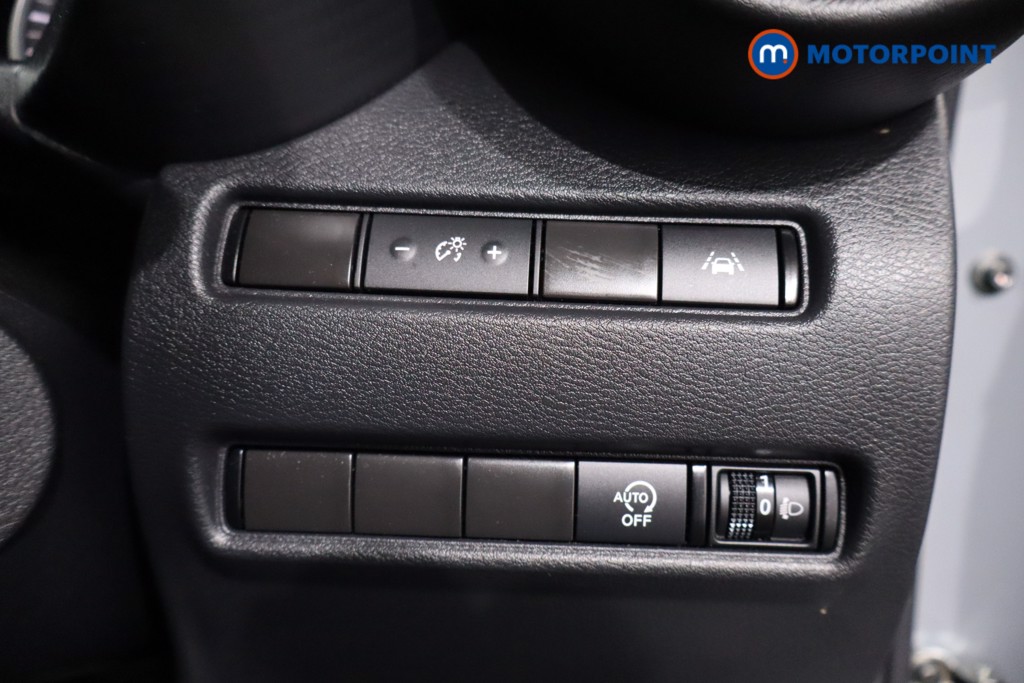 Nissan Juke N-Connecta Automatic Petrol SUV - Stock Number (1630182) - 17th supplementary image