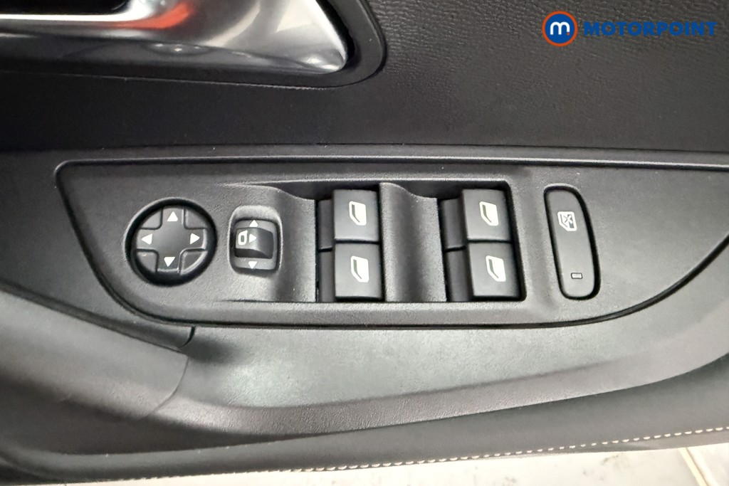 Peugeot 2008 Allure Manual Petrol SUV - Stock Number (1630217) - 16th supplementary image
