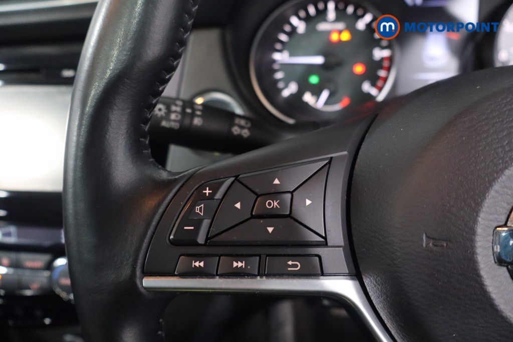 Nissan Qashqai Tekna Manual Diesel SUV - Stock Number (1631294) - 7th supplementary image