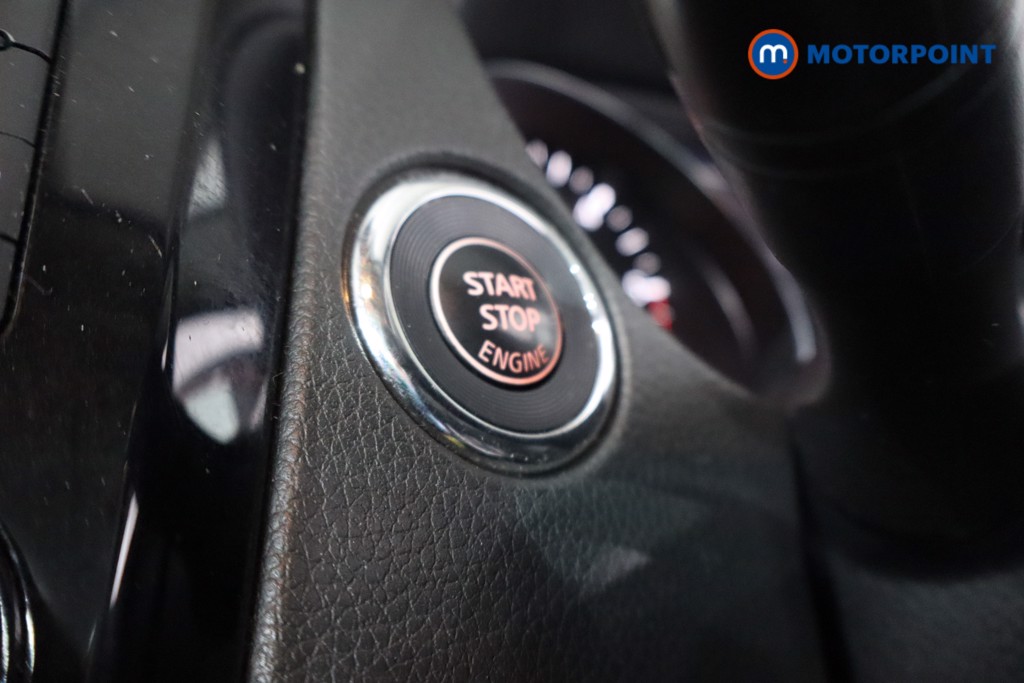 Nissan Qashqai Tekna Manual Diesel SUV - Stock Number (1631294) - 17th supplementary image
