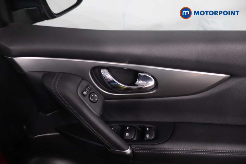 Nissan Qashqai Tekna Manual Diesel SUV - Stock Number (1631294) - 25th supplementary image