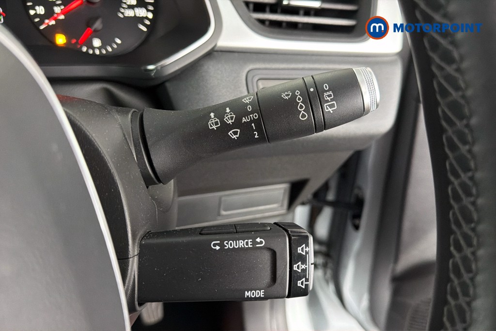 Renault Captur Iconic Automatic Petrol SUV - Stock Number (1586864) - 7th supplementary image