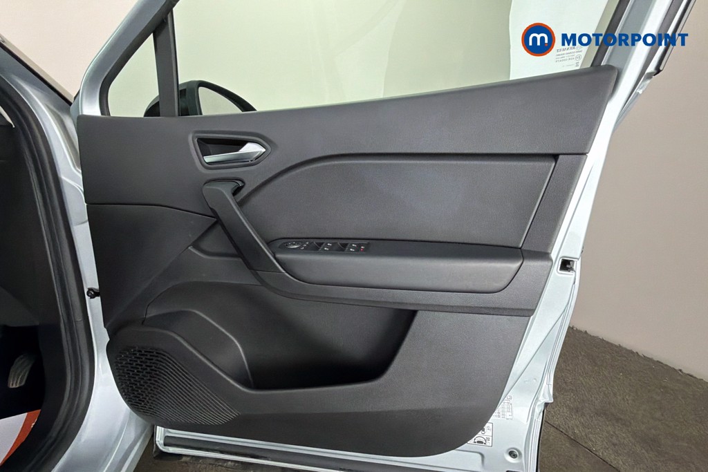 Renault Captur Iconic Automatic Petrol SUV - Stock Number (1586864) - 19th supplementary image