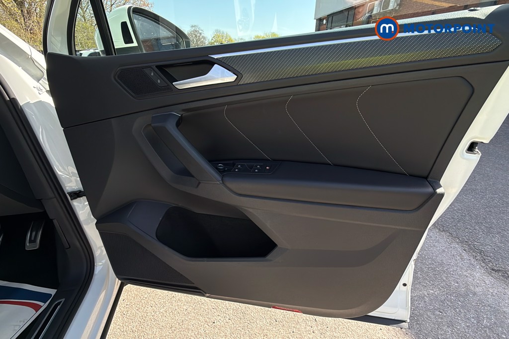 Volkswagen Tiguan R-Line Automatic Diesel SUV - Stock Number (1620570) - 19th supplementary image