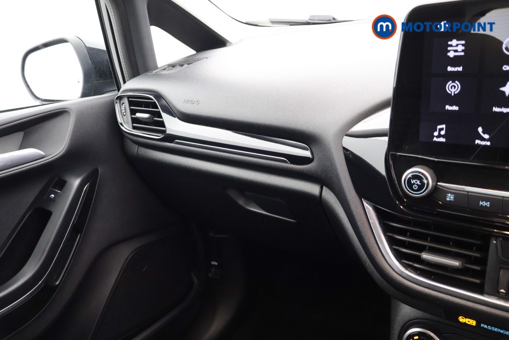 Ford Fiesta Zetec Manual Petrol Hatchback - Stock Number (1621669) - 9th supplementary image