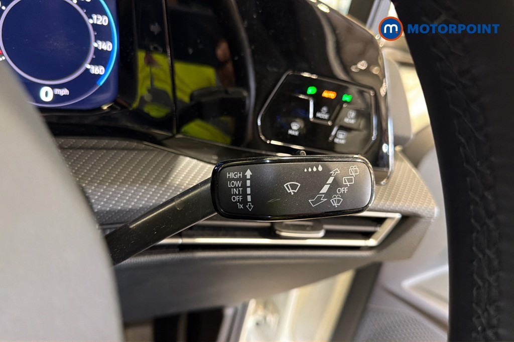 Volkswagen Golf R-Line Automatic Petrol Hatchback - Stock Number (1623565) - 7th supplementary image