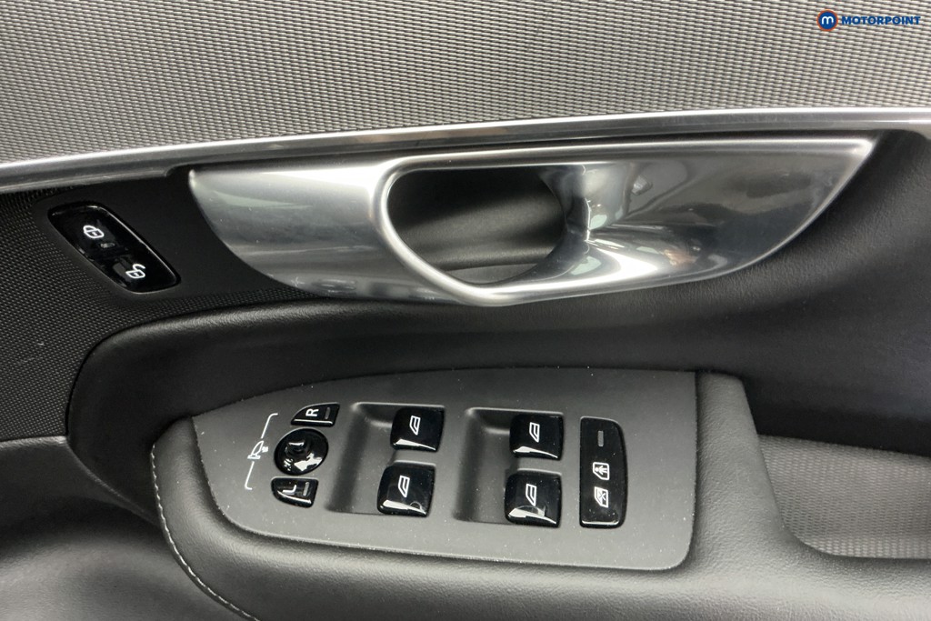 Volvo Xc90 Core Automatic Petrol SUV - Stock Number (1623883) - 32nd supplementary image