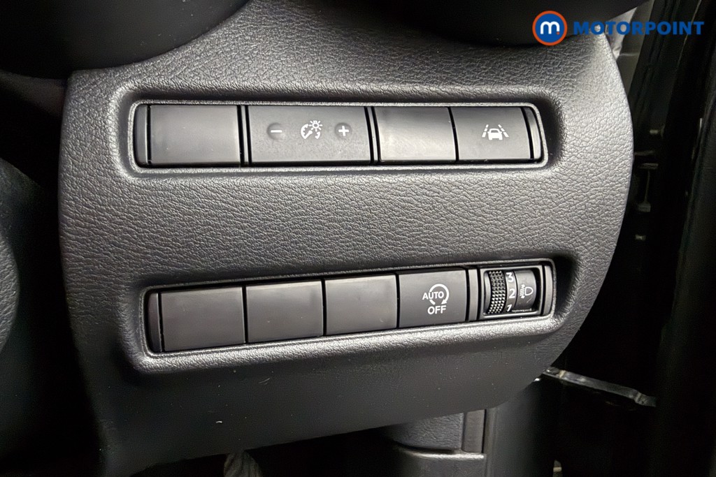 Nissan Juke N-Connecta Manual Petrol SUV - Stock Number (1628445) - 5th supplementary image
