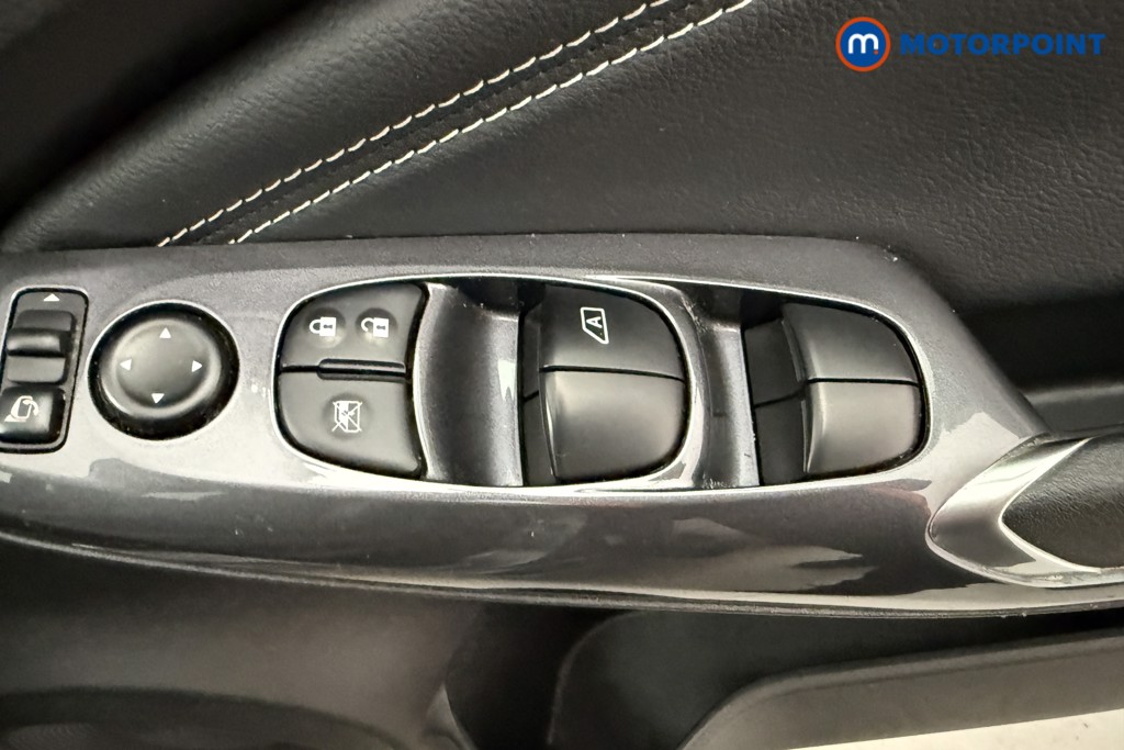 Nissan Juke N-Connecta Manual Petrol SUV - Stock Number (1628445) - 15th supplementary image