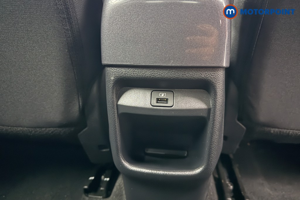Nissan Juke N-Connecta Manual Petrol SUV - Stock Number (1628445) - 17th supplementary image