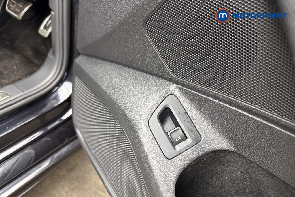 Volkswagen Passat R-Line Automatic Diesel Saloon - Stock Number (1628486) - 14th supplementary image