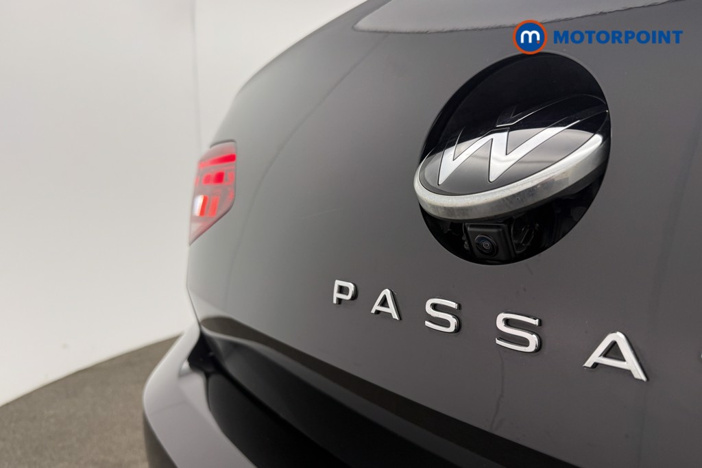 Volkswagen Passat R-Line Automatic Diesel Saloon - Stock Number (1628486) - 15th supplementary image
