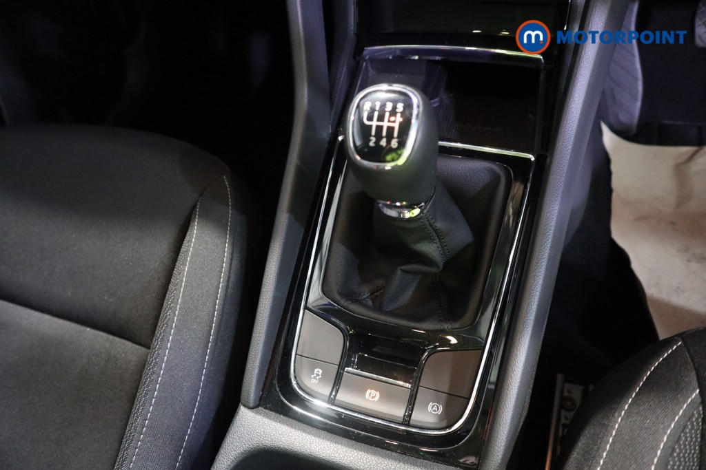 Skoda Karoq Se Drive Manual Petrol SUV - Stock Number (1628532) - 9th supplementary image