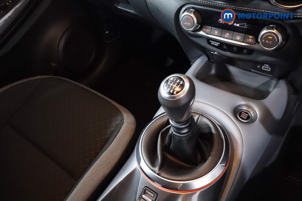Nissan Juke N-Connecta Manual Petrol SUV - Stock Number (1628715) - 19th supplementary image