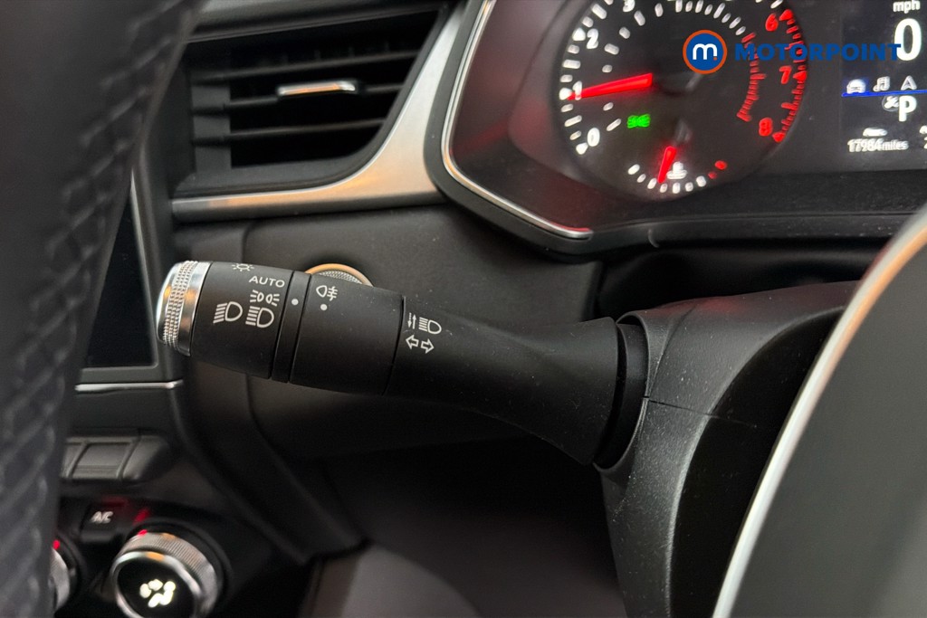 Renault Captur Iconic Manual Petrol SUV - Stock Number (1629696) - 6th supplementary image