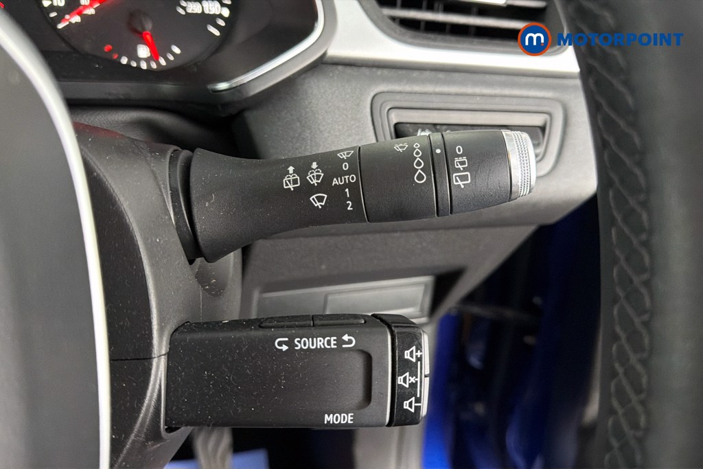 Renault Captur Iconic Manual Petrol SUV - Stock Number (1629696) - 7th supplementary image