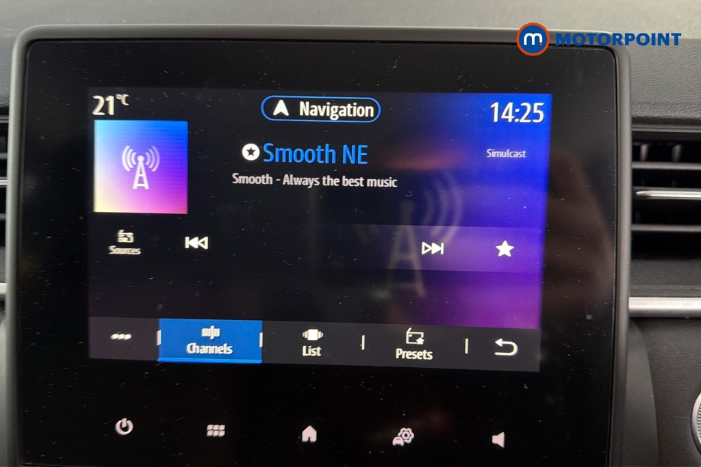 Renault Captur Iconic Manual Petrol SUV - Stock Number (1629696) - 9th supplementary image