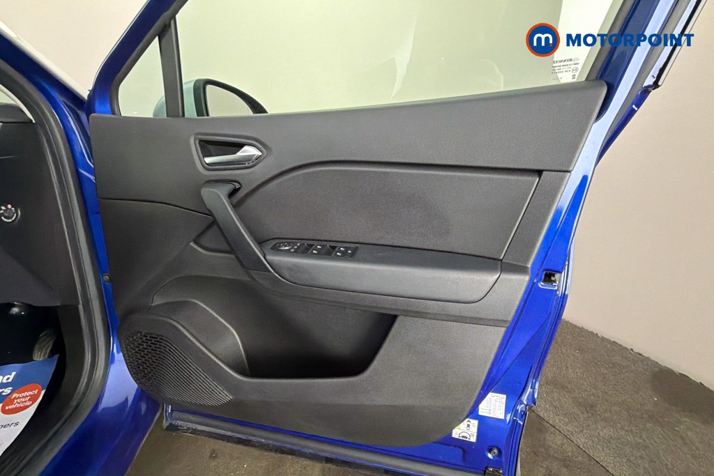 Renault Captur Iconic Manual Petrol SUV - Stock Number (1629696) - 19th supplementary image