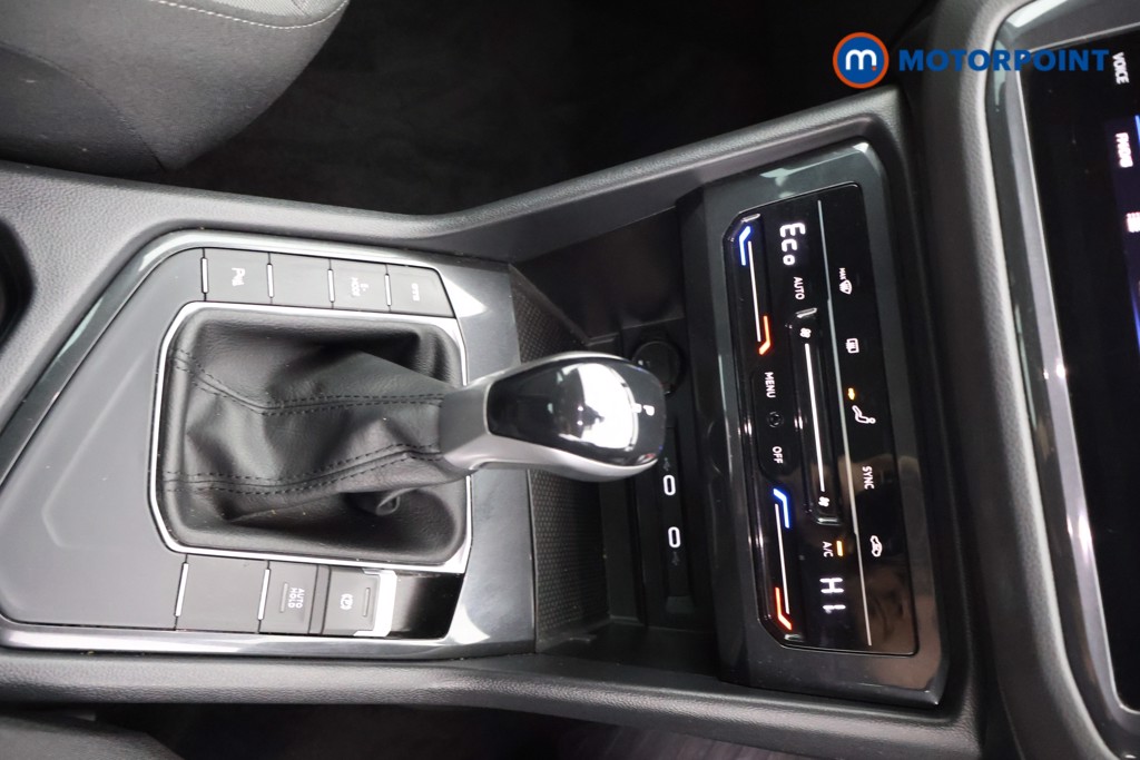 Volkswagen Tiguan Life Automatic Petrol Plug-In Hybrid SUV - Stock Number (1629887) - 8th supplementary image