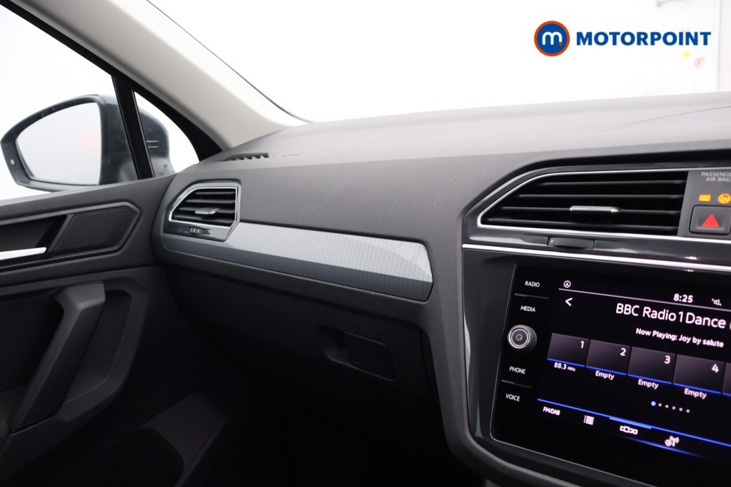 Volkswagen Tiguan Life Automatic Petrol Plug-In Hybrid SUV - Stock Number (1629887) - 9th supplementary image