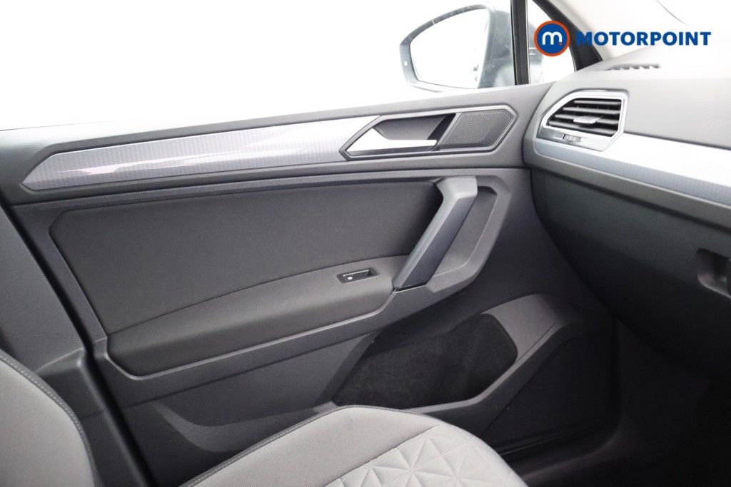 Volkswagen Tiguan Life Automatic Petrol Plug-In Hybrid SUV - Stock Number (1629887) - 10th supplementary image