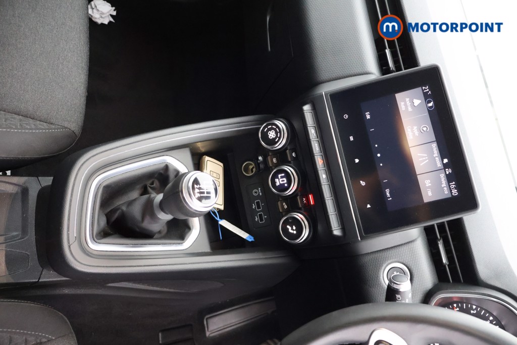 Renault Clio Iconic Manual Petrol Hatchback - Stock Number (1631577) - 17th supplementary image