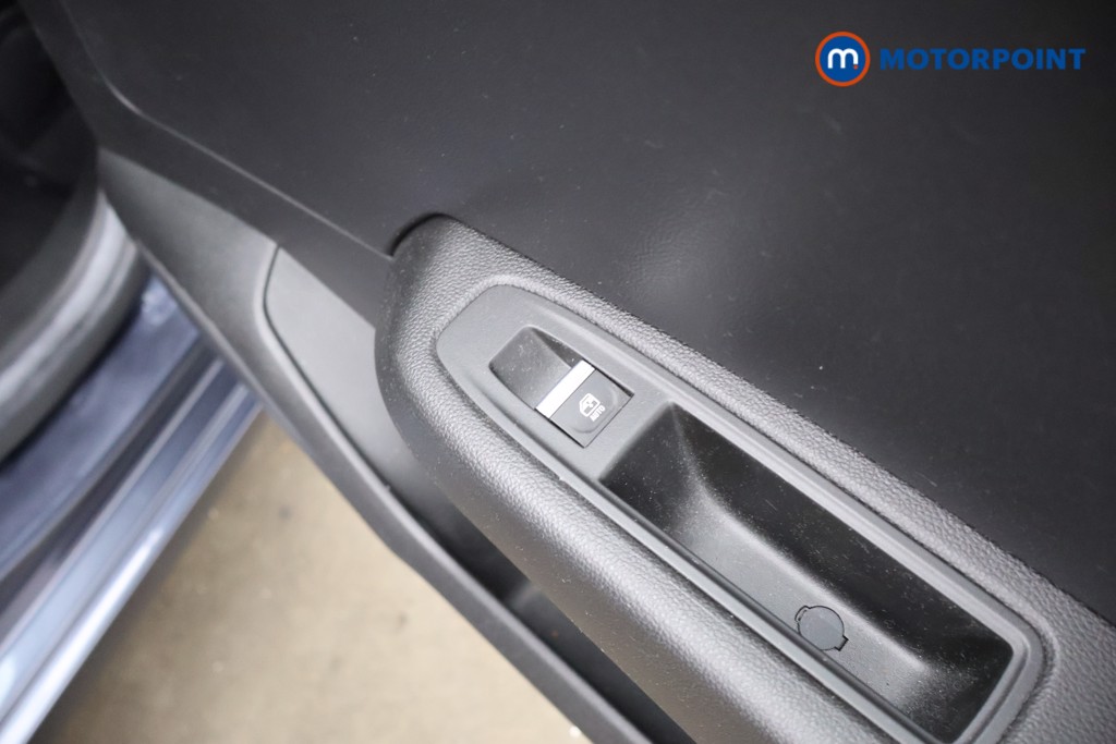 Renault Clio Iconic Manual Petrol Hatchback - Stock Number (1631577) - 23rd supplementary image