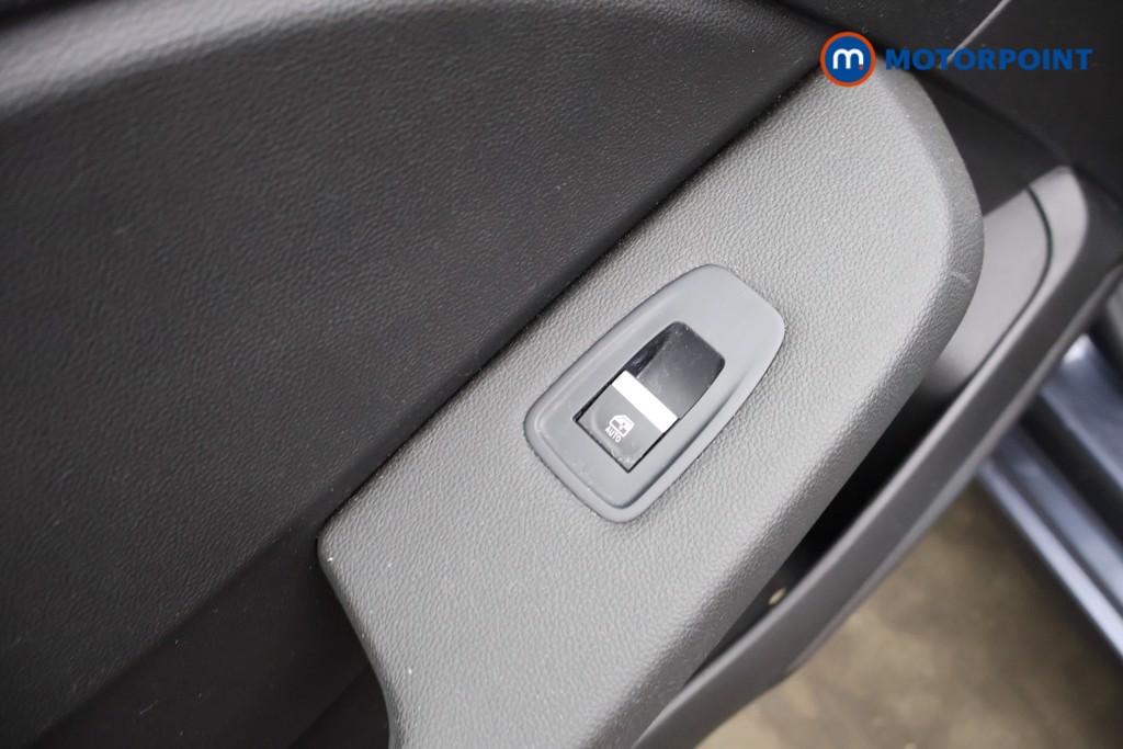 Renault Clio Iconic Manual Petrol Hatchback - Stock Number (1631577) - 29th supplementary image