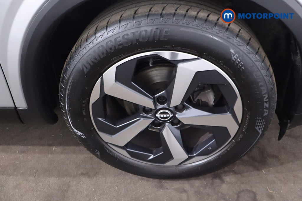 Nissan Qashqai N-Connecta Manual Petrol SUV - Stock Number (1632668) - 9th supplementary image