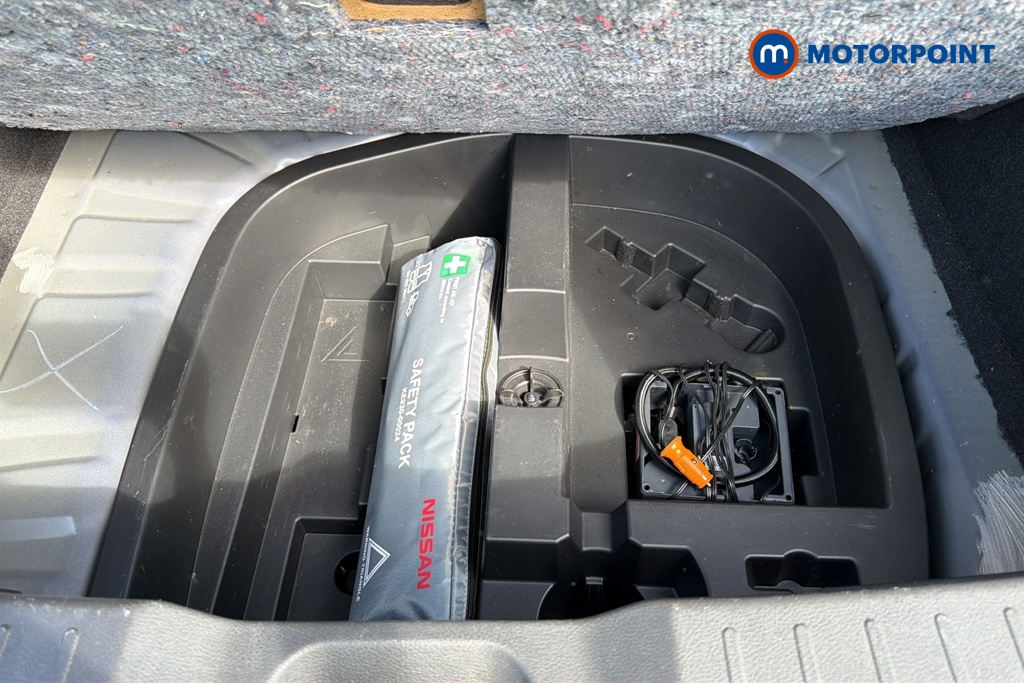 Nissan Juke N-Connecta Automatic Petrol SUV - Stock Number (1634004) - 33rd supplementary image